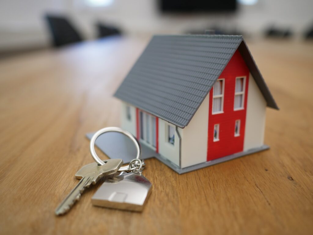 miniature hus med nøgler
